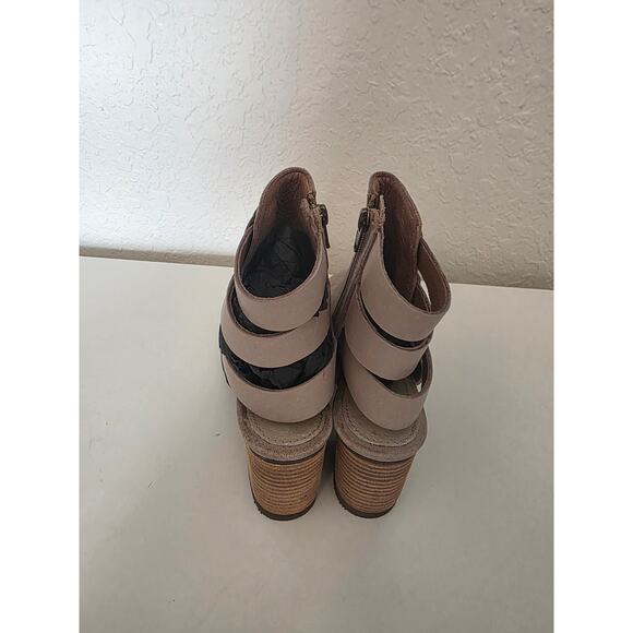 Sorel Addington Ladies Strappy Back Leather Tan Chunky Booties size 6.5 NEW - Picture 3 of 9